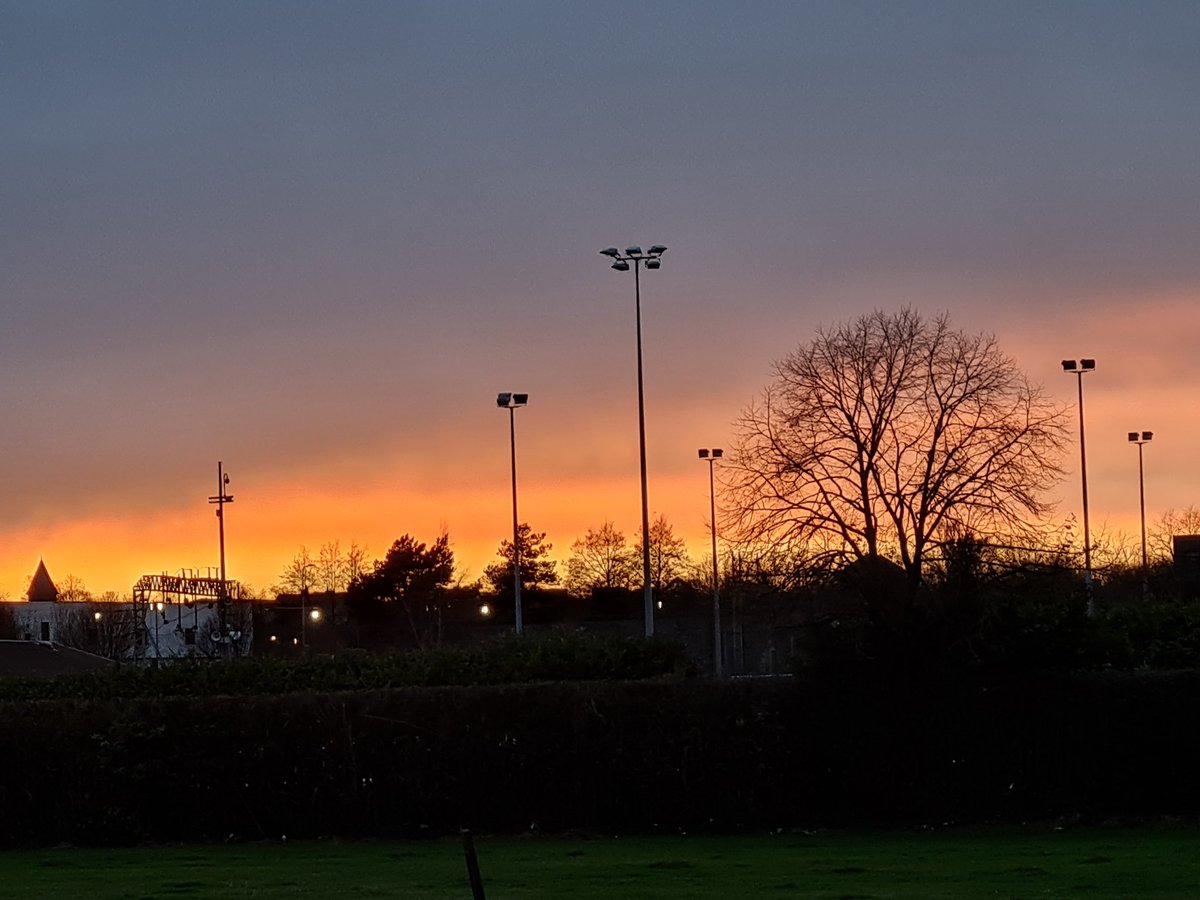 brookshaw_sara's tweet photo. Sunset 
#sunset #sunsetlover #sunsets #sunsets_captures #sunset_pics #sunsetgram #sunset2020 #sunsetwinter #wintersunsets #sunsets_oftheworld #sunsetmadness #beautfulsunset #photography #photographylovers #photographylife #PhotographyIsArt #PHOTOS #nature #worldbeauty #photo https://t.co/sGylo89Rii