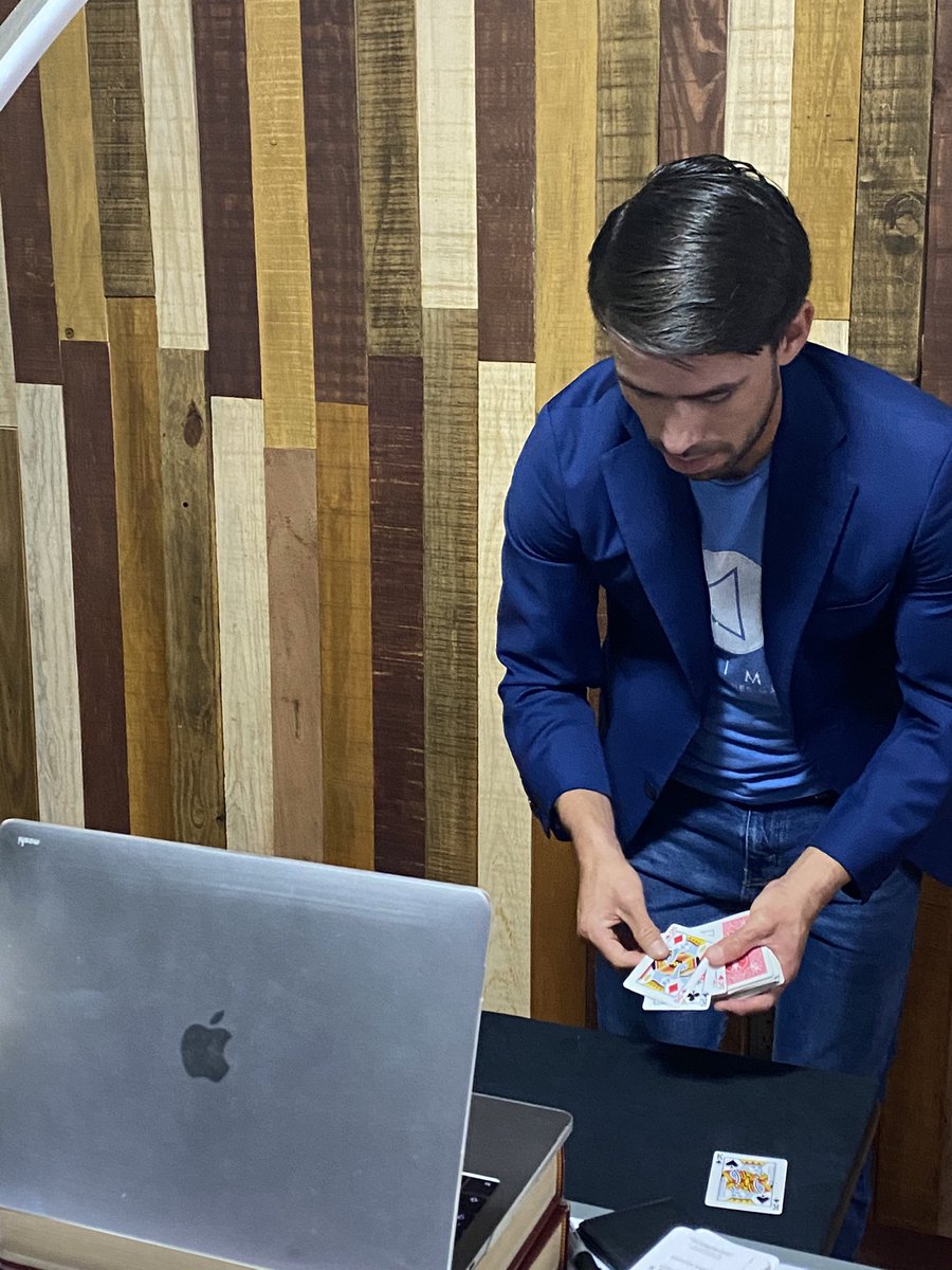 AnimakMagik's tweet image. Gracias a la empresa Grupo Reyes que nos permite cerrar su evento de fin de año! Que sigan transformando sus sueños en realidad!!! #Reconectando #HazMagia @ArturoVelagu @mago_velasco