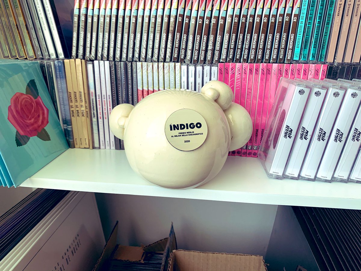 Gracias <a href="/PremiosIndigo/">Premios Indigo</a>! Premio Merlín a Mejor Sello Discográfico <a href="/nachoobastias/">nacho</a> <a href="/periodistillo/">Marcelo Millavil</a>