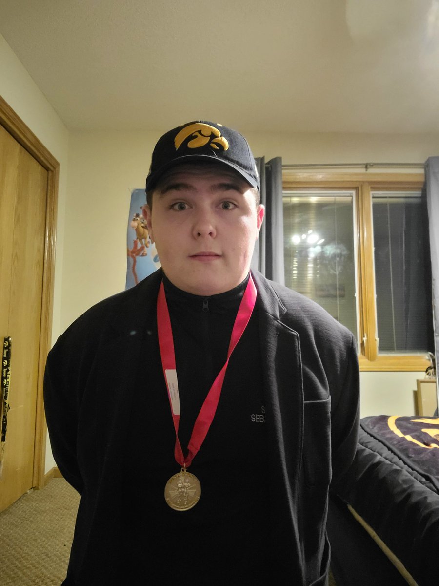 rollercoasterk3's tweet photo. 1st place gold metal im so proud of myself being a leader and taking things the right way. 9 gold metals total and 1 bronze. Being a leader is being a great role model  and being respectful for everyone.  @UIREACHProgram  @ankeny_jaguars
 @uiowa 
@Jaguars_AD https://t.co/JnXz92fXz5