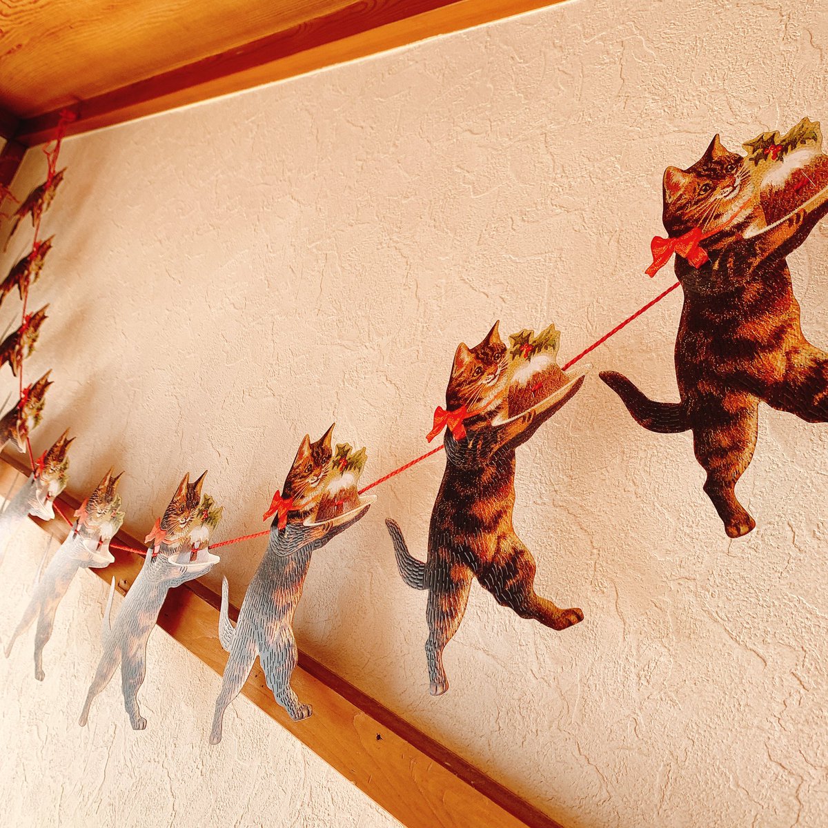 なんてかわいい猫ちゃんガーランド クリスマス大行進 谷口 菜津子のイラスト なんてかわいい猫ちゃんガーランド クリスマス大行進 谷口 菜津子のイラスト
