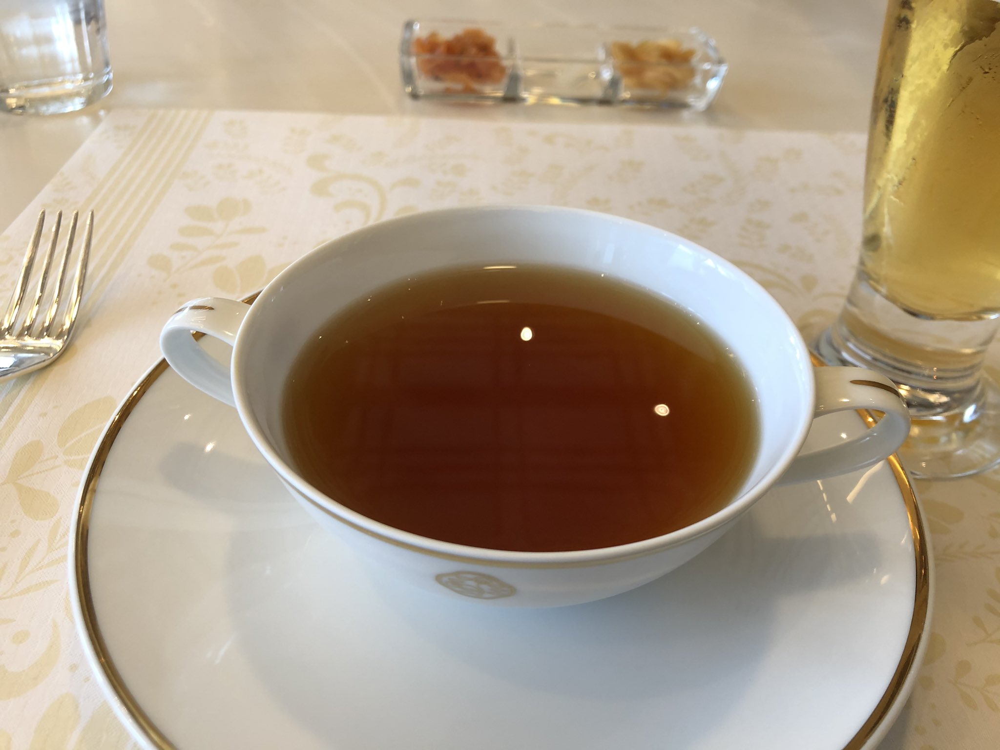 イナダシュンスケ 一方 ファミレスのスープバーの味にに少し うんざり している一部の民はサイゼリヤのランチスープを歓迎する みたいな事と同じ現象が 元のまとめでは語られているわけです Twitter