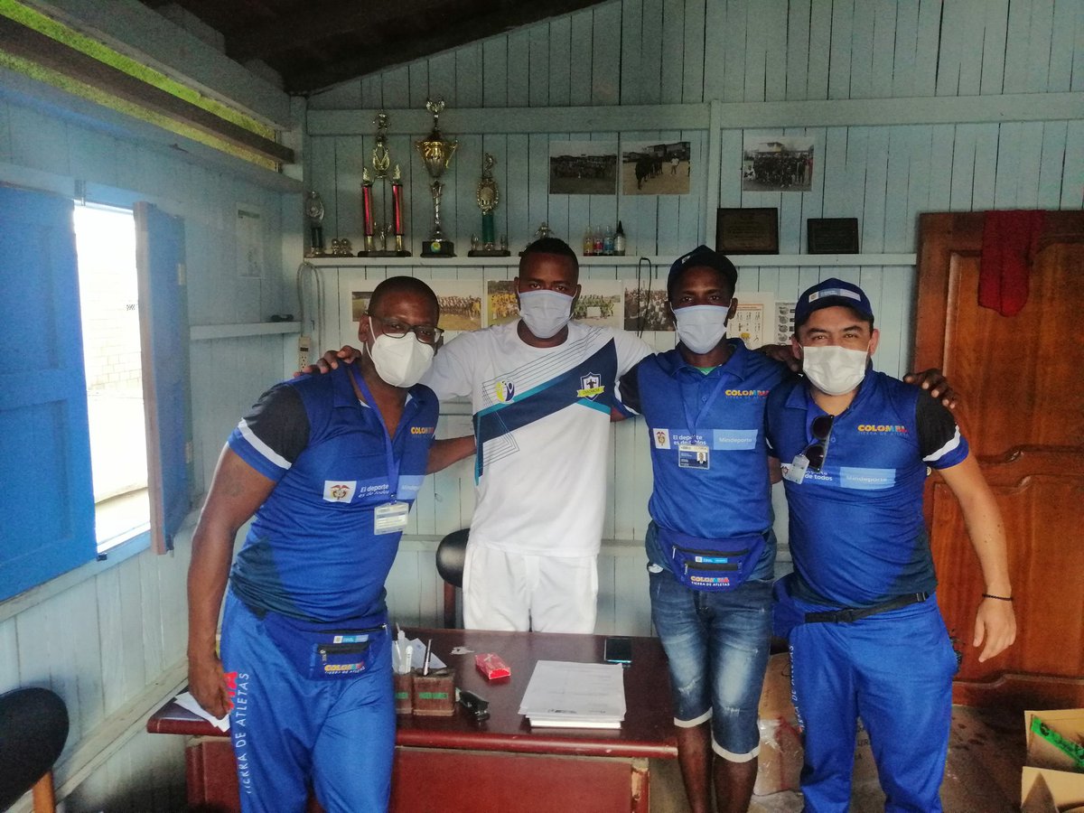 Robert54079304's tweet photo. Entrega implementación deportiva al Inder Darien Departamento de Chocó #colombiatierradeatletas @Robert54079304 @FreddySolano20 @LucenErnesto @MinDeporteCol https://t.co/tvQESpEIFd