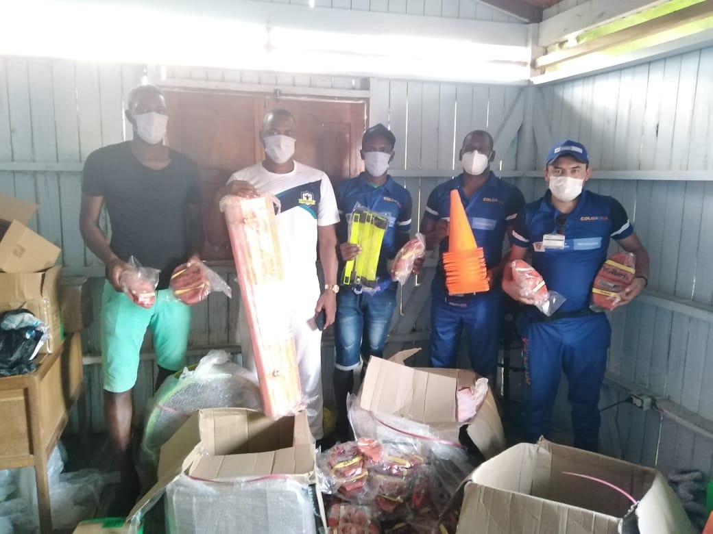 Robert54079304's tweet photo. Entrega implementación deportiva al Inder Darien Departamento de Chocó #colombiatierradeatletas @Robert54079304 @FreddySolano20 @LucenErnesto @MinDeporteCol https://t.co/tvQESpEIFd