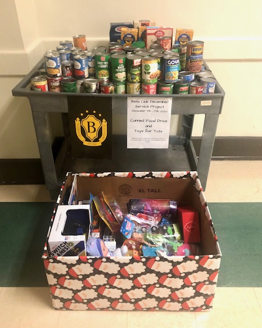 NHHS_AIG's tweet photo. #newhanoverhighschool Beta Club donated 41 toys to #snipeselementaryschool and 159 pounds of food to #nourishnc for their Christmas Service Project! https://t.co/W6eDlLz0d7