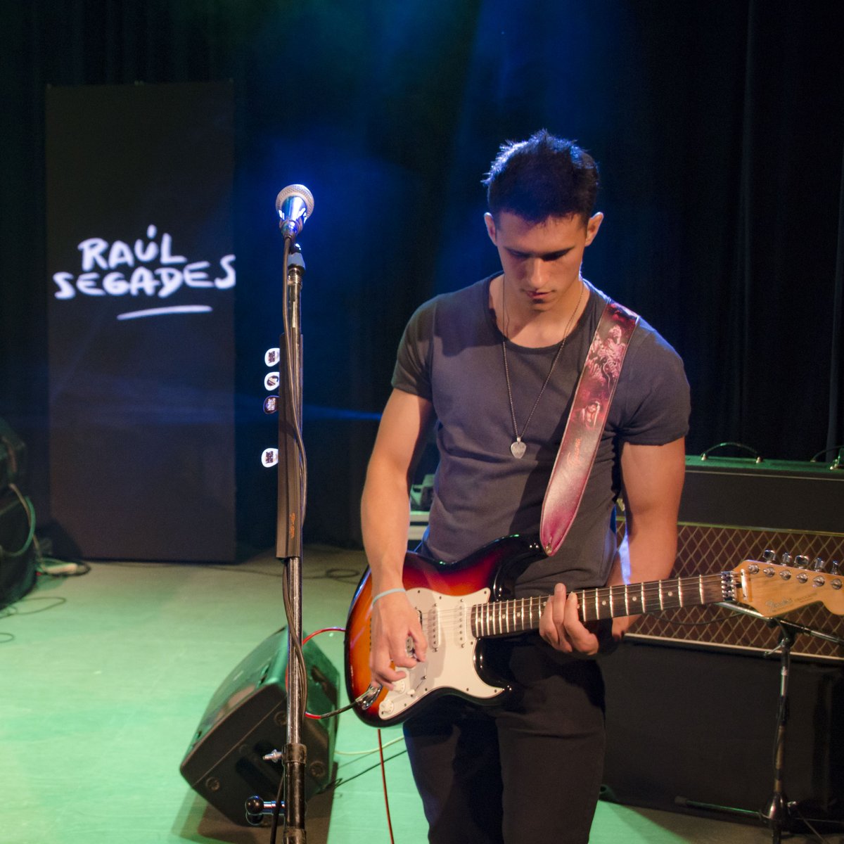 SEGADESoficial's tweet photo. #RaulSegades2020 🎸#RaulSegadesEnVivo 
La banda: @JimenaAbeille (coros), Franco Ataide (guitarra) https://t.co/EnihE8Orld