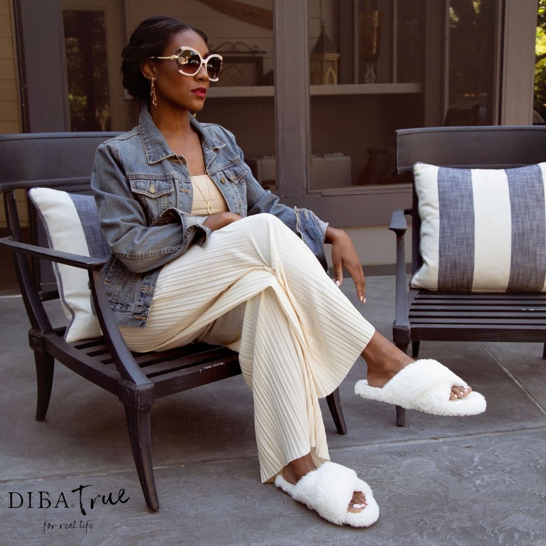 DibaTrue's tweet image. Lounging in style in Cay Lee by #dibatrue #loungestyle #slippers #comfy #cute #instyle #musthave #newslippers #outside #loungewear dibatrue.com/collections/fa…