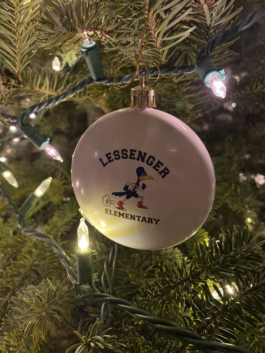 roadrunnersrule's tweet photo. Happy Holidays! #wearelamphere https://t.co/nUxqil6WW4