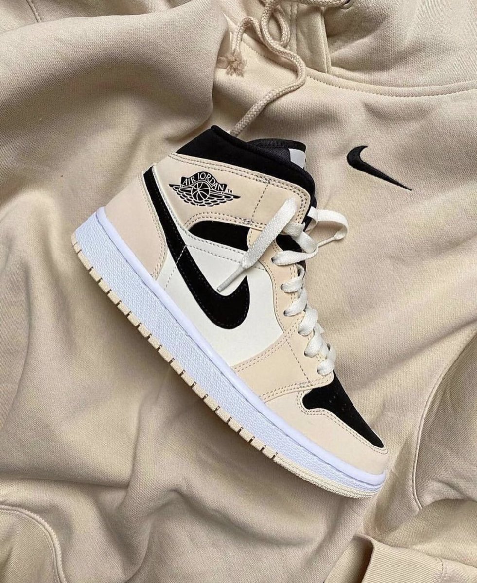 bestoffshoes's tweet photo. Air Jordan 1 Mid « Guava Ice » https://t.co/Y3TCy0NseM