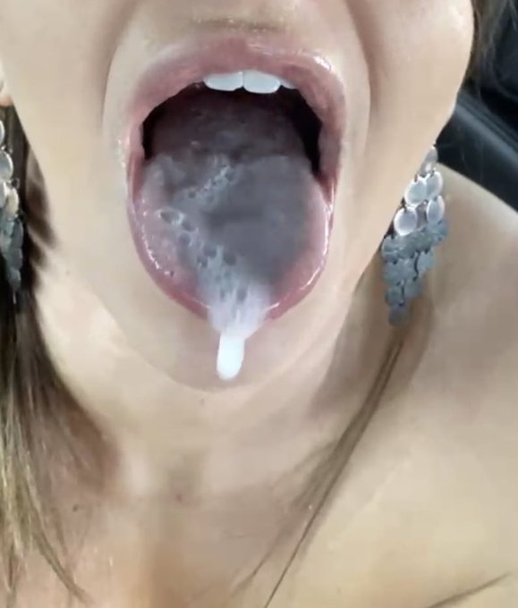 After she sucked my friends dick💦 https://t.co/JBoPzudOKw