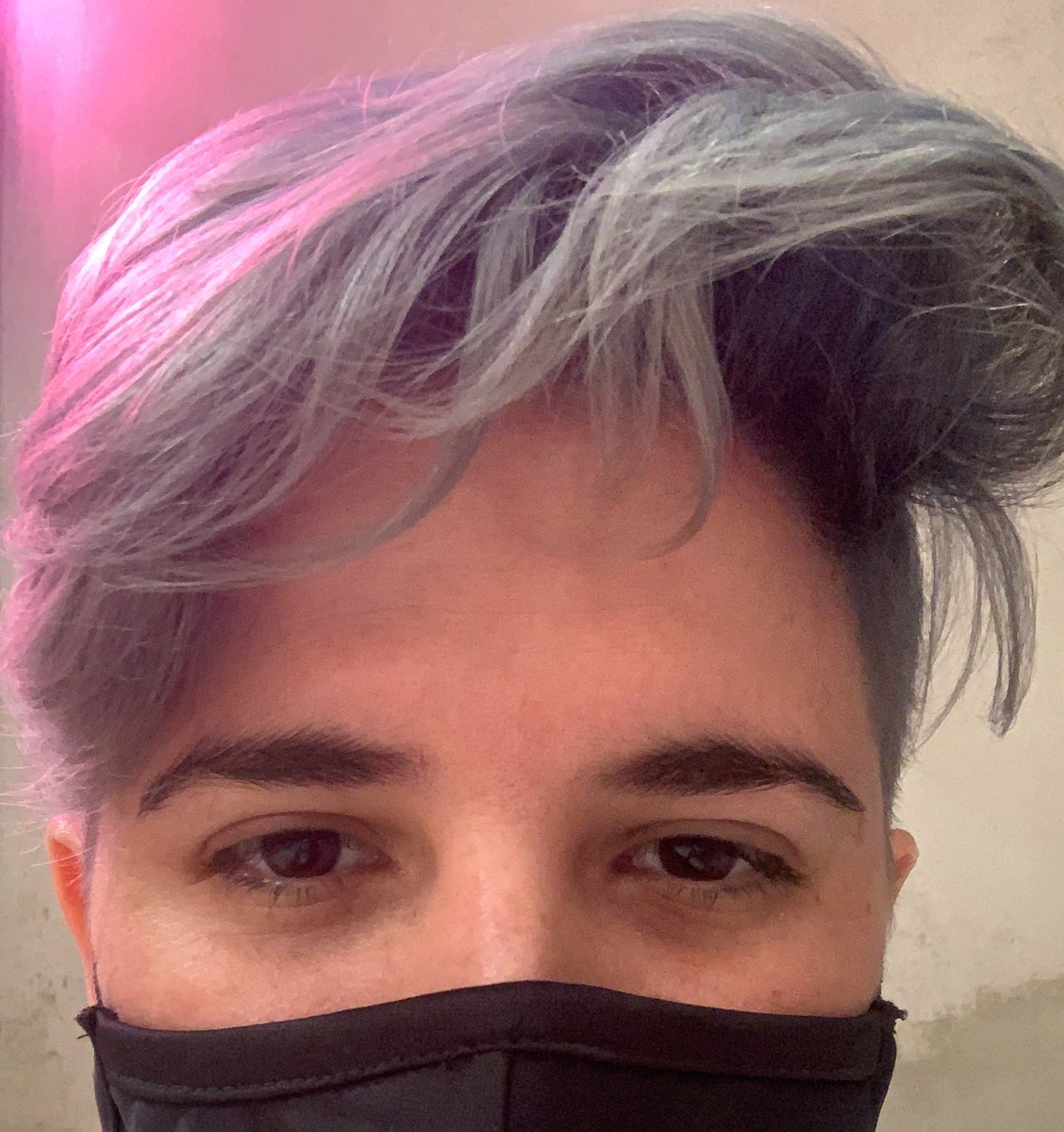 prisauma's tweet photo. Me teñí el pelo y pues nada...me siento riquísima https://t.co/0gDOFRYGEb
