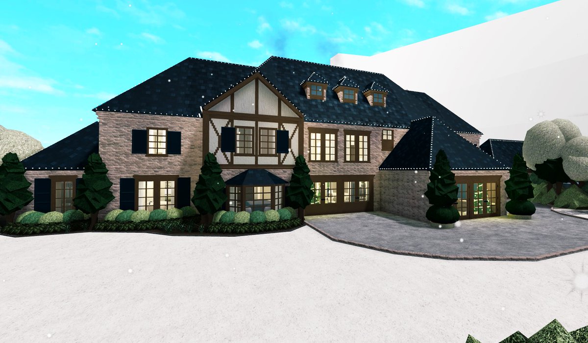 Ventzr's tweet photo. This will be my last big project of 2020, and this one has to be my favorite!! It’s modeled after a vintage Tudor house. I hope you all enjoy. 
____________________

Price - 1.1 Million
Bedroom - 4
Bathroom - 5
____________________
#bloxburg #bloxburgbuilds https://t.co/gjMMeODhEj