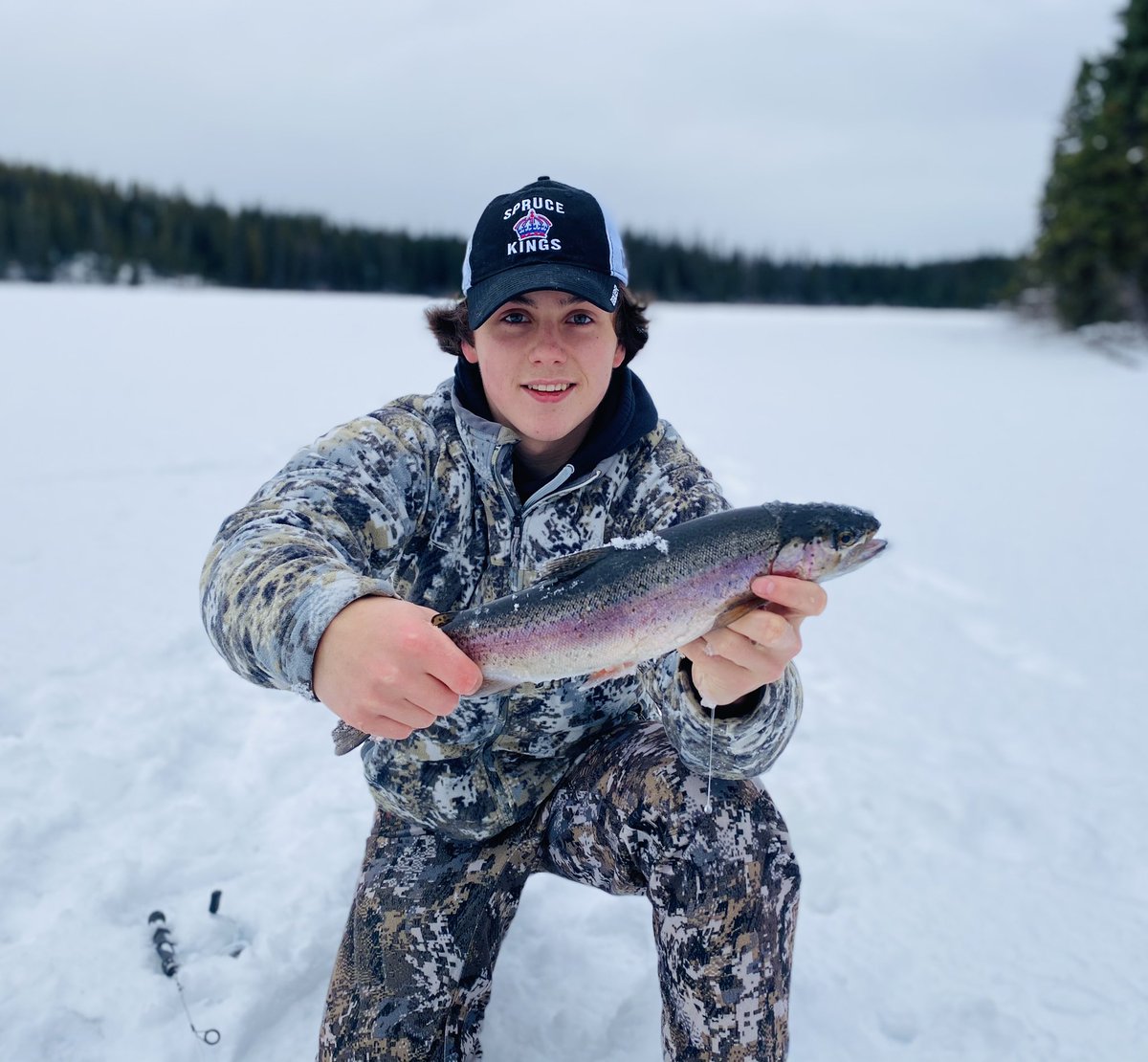HollyMakow's tweet photo. What better way to start the holidays, a little 1km hike into this place to catch a few @LindenMakow @RyanMakow #wefishalot #fishfearhim #catchandrelease #cabinlife #beautyday https://t.co/gAT8HFz4Da