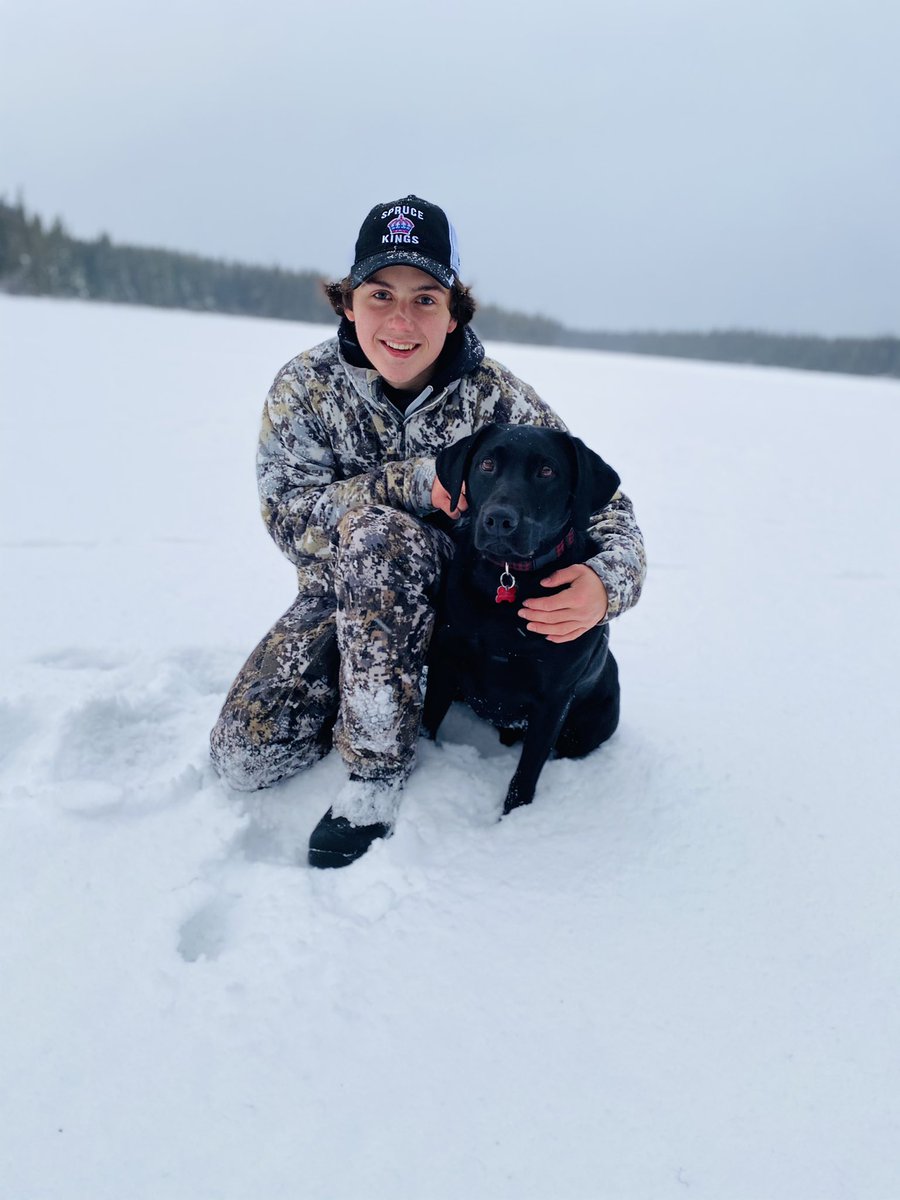 HollyMakow's tweet photo. What better way to start the holidays, a little 1km hike into this place to catch a few @LindenMakow @RyanMakow #wefishalot #fishfearhim #catchandrelease #cabinlife #beautyday https://t.co/gAT8HFz4Da
