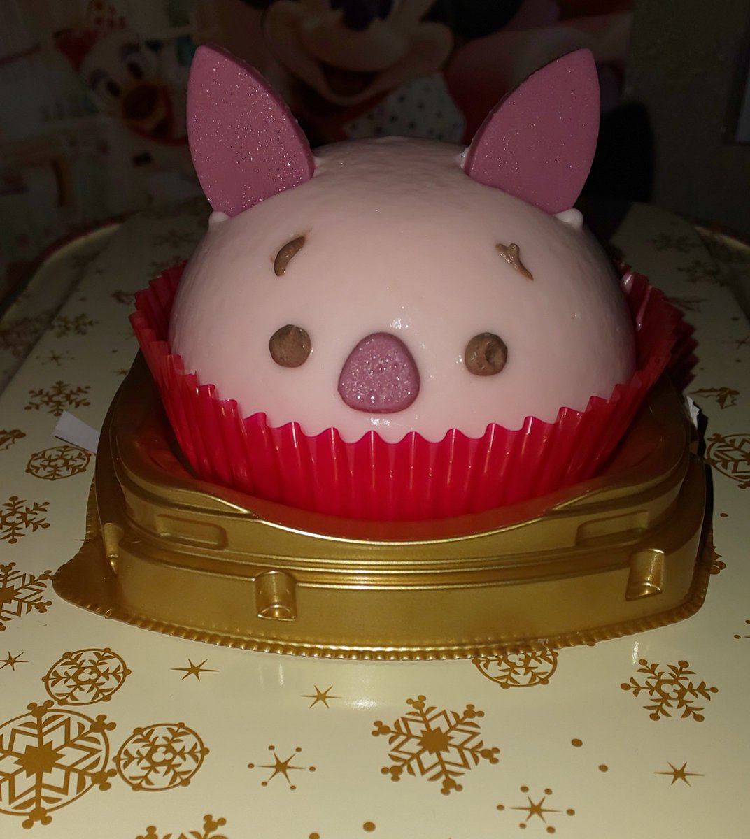 みるく セブンイレブンのクリスマスケーキ見に行ってきた ピグレットだけあった めちゃ可愛いなぁ セブンイレブン ディズニークリスマスケーキ ピグレット