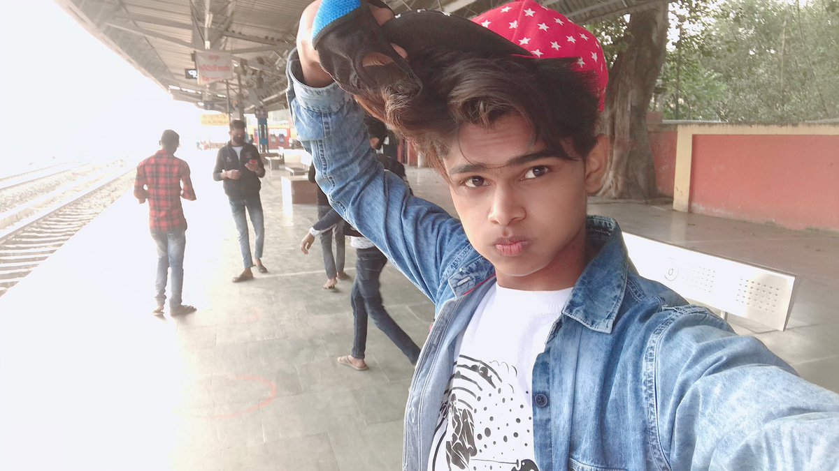 DipankarSingh28's tweet photo. Draft 🌹
.
-
.
#dipankar #dipankarsingh #dailynews #dipankarsingh28 #dipankarsinghofficial #cigarette #DipuFam #team28 #DSArmy #DS28 #DS #Dipu #hashtagsfordays #gocorona #dailymotivation #photographytips #fashiontips #fashontrends #Railway #station #RailwayStation #10k https://t.co/TJUZqV0FiQ