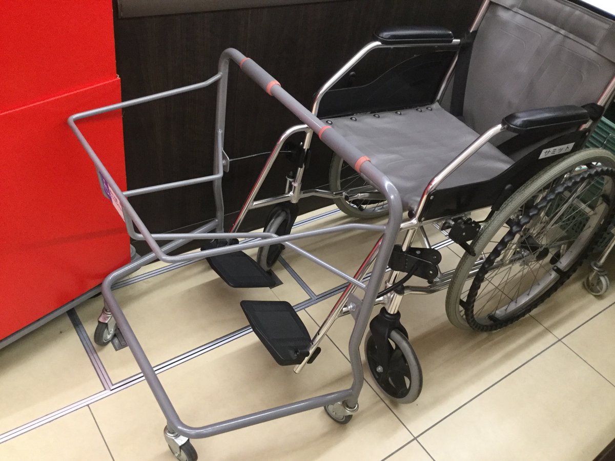 サミットストア東中野店 東中野店の駐車場には 身障者 の方 妊婦 の方専用の 思いやりスペース が2台分あります また 車椅子に取り付けて買い物カゴを乗せられる を貸し出しています サービスカウンターまでどうぞ 入り口には足踏みが苦手な方用