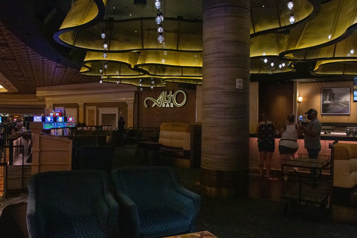 CaesarsPalace's tweet photo. Ring in the #NewYear #LikeACaesar with bottle service at #AltoBar. More info π https://t.co/i4zYYo64y2. https://t.co/2Yn87PBxjM