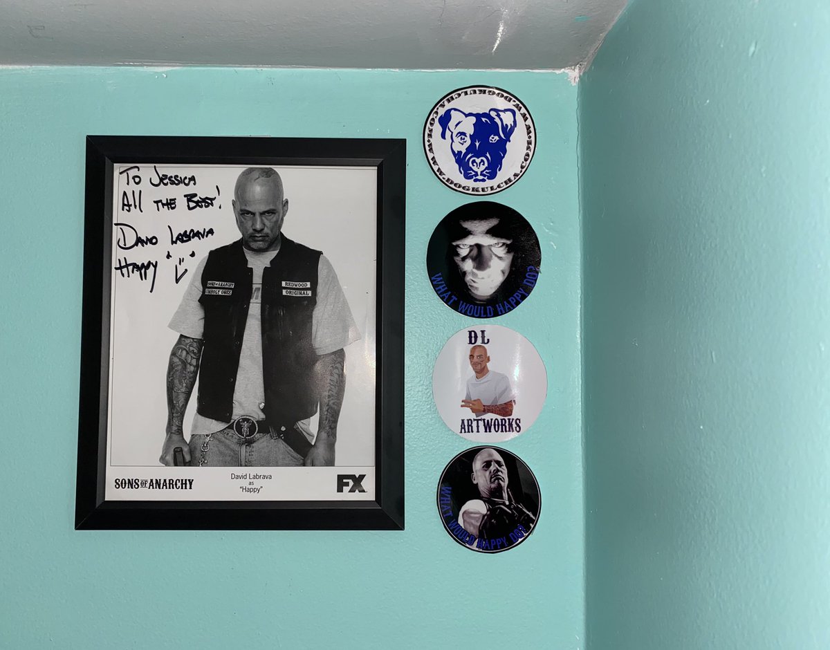 HappysGirl104's tweet photo. Home should be your happy place. So that’s what I made mine💁🏼‍♀️💓🥰 These are still my favorite things. Love my signed pictures😍💗 @davidlabrava Have room under them for my SOA &amp; Street Level poster😊 https://t.co/tmgJi36JKO