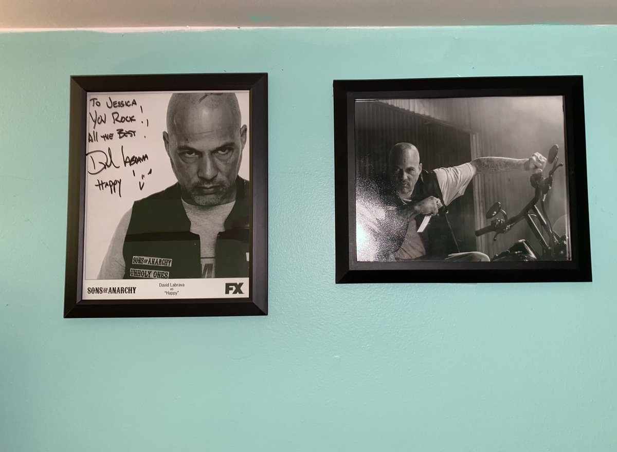 HappysGirl104's tweet photo. Home should be your happy place. So that’s what I made mine💁🏼‍♀️💓🥰 These are still my favorite things. Love my signed pictures😍💗 @davidlabrava Have room under them for my SOA &amp; Street Level poster😊 https://t.co/tmgJi36JKO