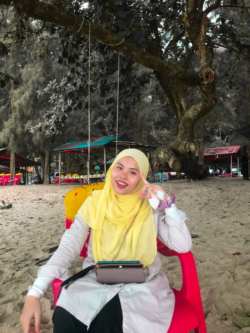 Nadiasmadi2's tweet photo. Hepi holiday hehe :) https://t.co/O918agbvHj