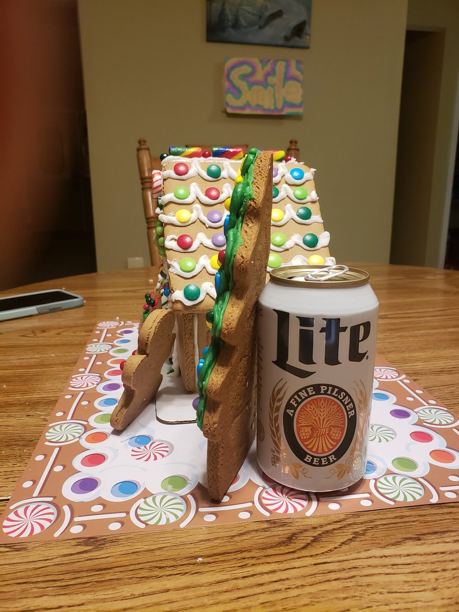 Loose_check_13's tweet photo. @MillerLite the beer who saved Christmas https://t.co/AYFMxn4Ovg