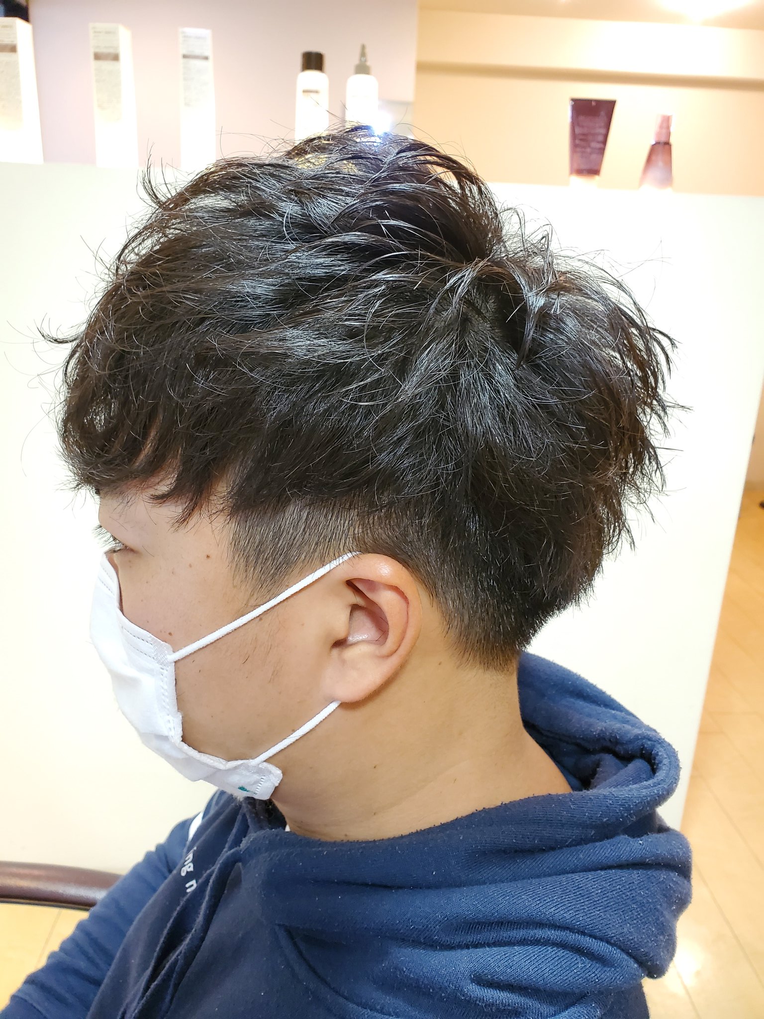 大阪 茨木市 メンズパーマ 金髪美容師 わたなべ 12月も後半戦 カットもパーマもお任せ下さい いつもと少し変化をさせた ヘアスタイルもおすすめです 茨木市 美容師 美容室 Kazu中津店 メンズヘア ヘアスタイル マッシュ メンズスタイリスト