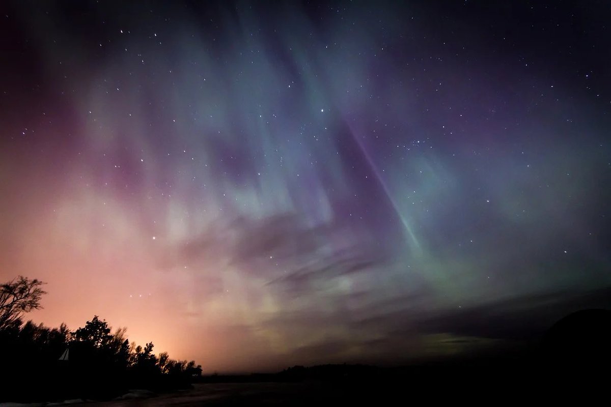 RevelDaily's tweet photo. Northern lights! #Revel https://t.co/ahC6iMmWGU