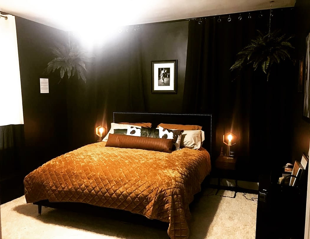 lecamerons's tweet photo. What do we think of the new master? #CasaLeCameron #BlackWalls https://t.co/3HmEBTYz1l