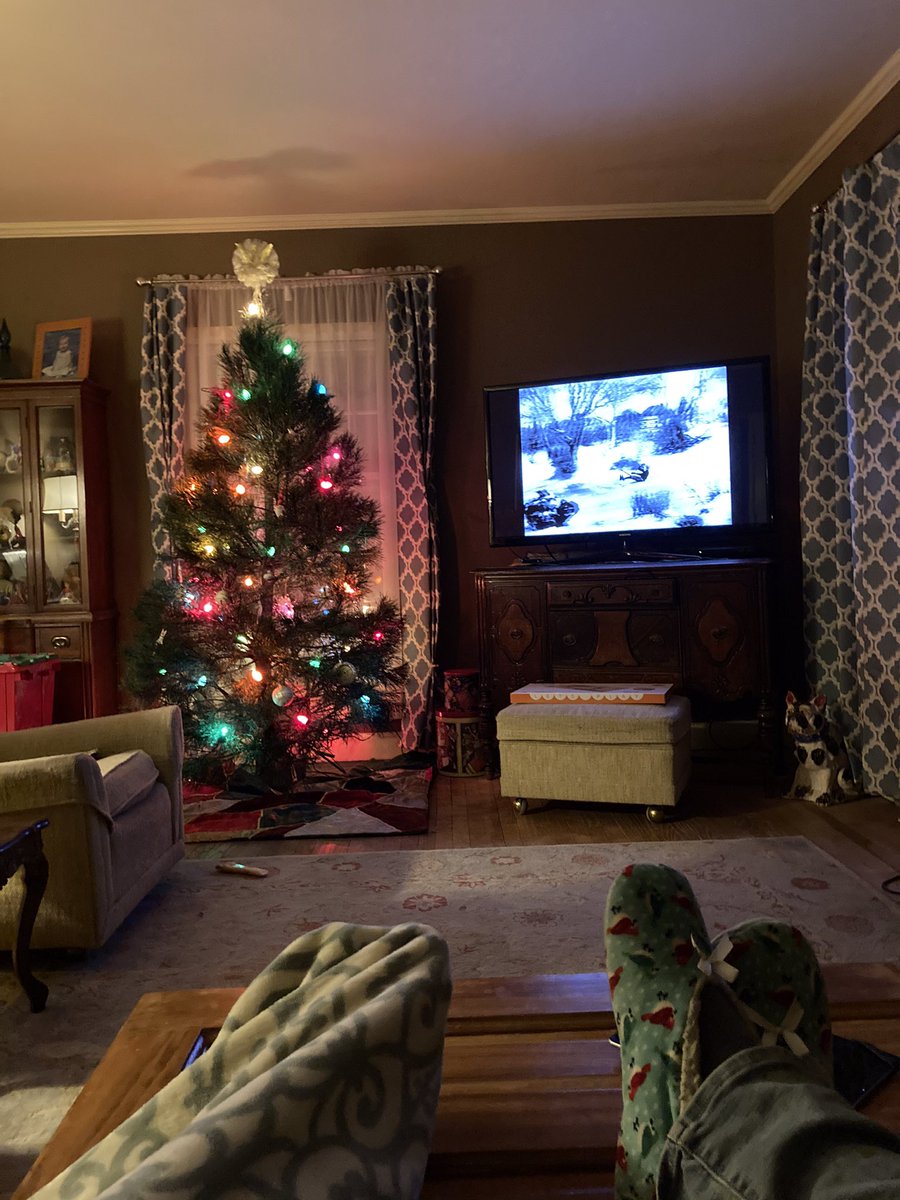 StrommerPaceL's tweet photo. Been waiting all week for this! 🎄 🎥 #ItsAWonderfulLife https://t.co/qk0Zfqt4Fa