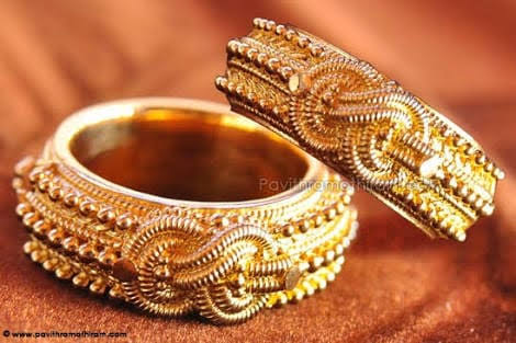 Payyanur Pavithram is made of gold and silver.Temple priest wears it before starting pujas in temple. The Pavithram is to be worn on the right ring finger. Ring will bring grace and success to one who wears it with the deep devotion and trust in Bhagwan. @SriramKannan77