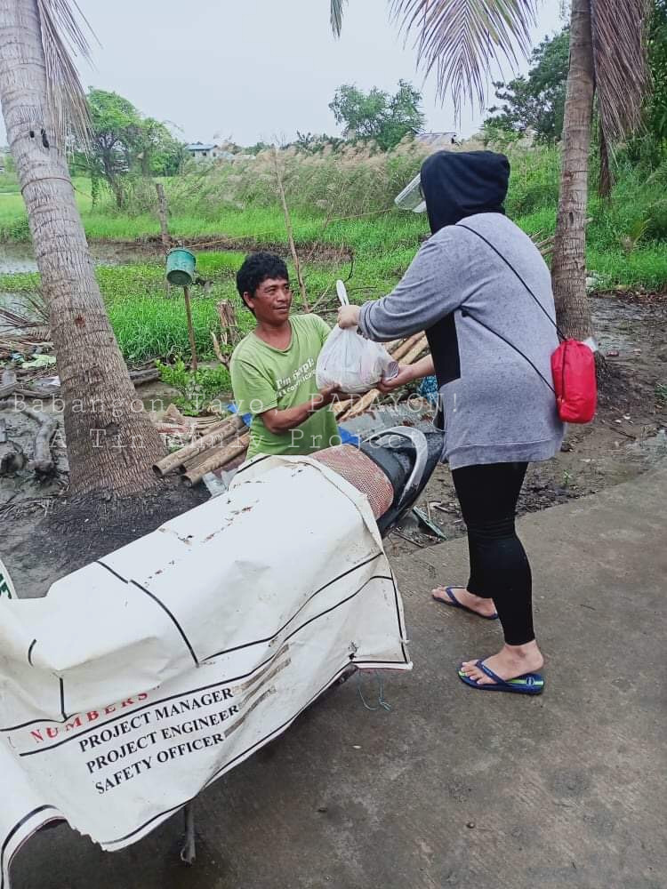 SB19_BULACAN's tweet photo. Babangon Tayo, PADAYON!
Yesterday, total of 100 packs of relief goods and hygiene kits were distributed in Sitio Sandoval, Brgy. Iba, Hagonoy, Bulacan.
Special thanks to SK Kim Robles and their team for helping us! ๐ฟ
#AtinHelp @SB19Official #SB19 https://t.co/ZuIuFqRglc