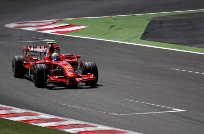 Formula1Verse's tweet photo. FELIPE MASSA VENCE O GRANDE PREMIO DA ARGENTINA!!!!!! Após quebras dos primeiros colocados, a Unica coisa que o Brasileiro teve que fazer foi sustentar sua posição, e facilmente vencer, fazer sua 2° vitória na Formula 1, Completando o pódio vem @fake_montoya e @scottdixonf1vv!! https://t.co/Jw9XVh1Vou