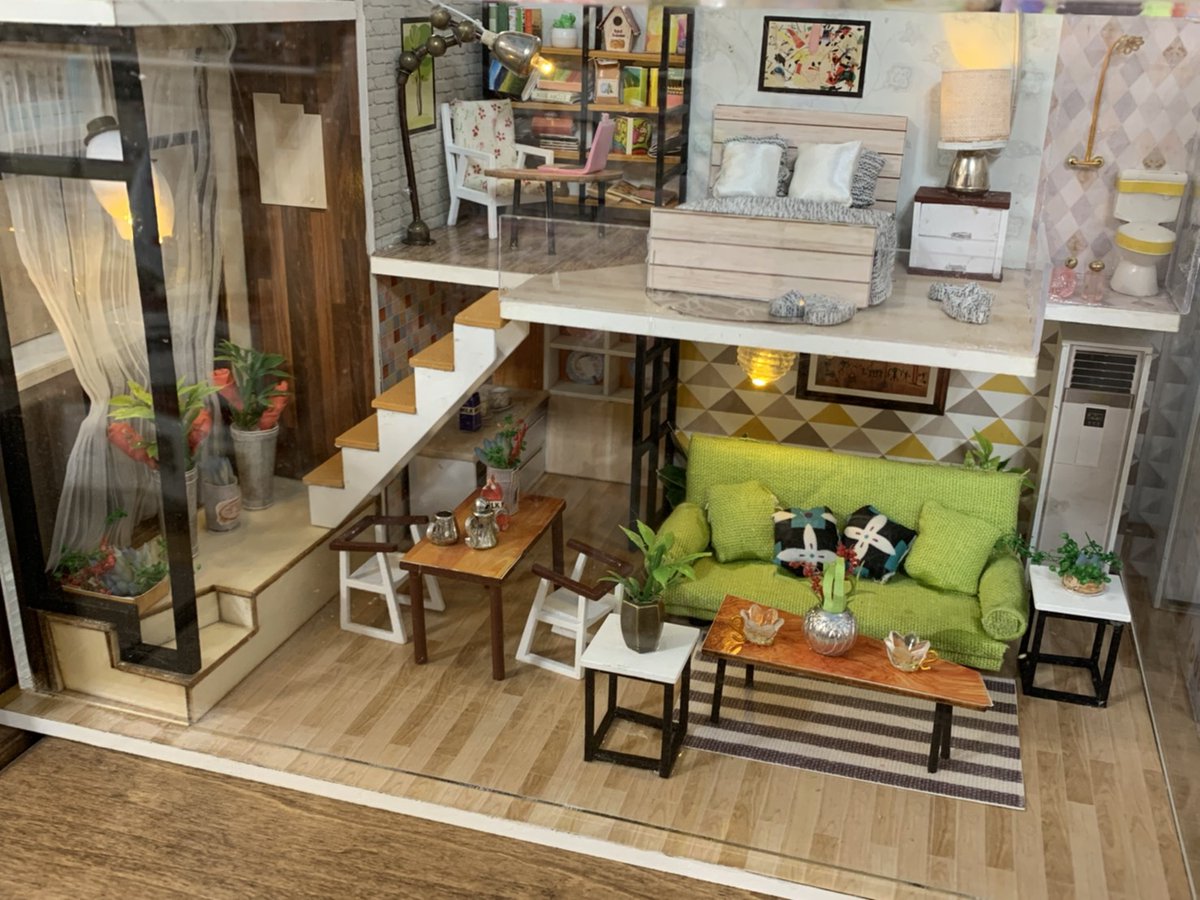 ガチャ王国クレメント徳島店 オズコレボ新商品入荷しました こちらのお写真は ノルディックハウス 北欧の家 北欧 風のお洒落な暖かいお家です ライトも光ります 電池別売り単四２本必要です ３種類 販売しております ミニチュア