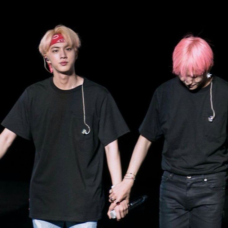 It’s been 4 years since the release of the MASTERPIECE "IT'S DEFINITELY YOU" by JIN & VSome phenomenal and remarkable achievements of TAEJIN'S 1ST EVER DUET SONG - a small thread  #4yearsWithItsDefinitelyYou  @BTS_twt