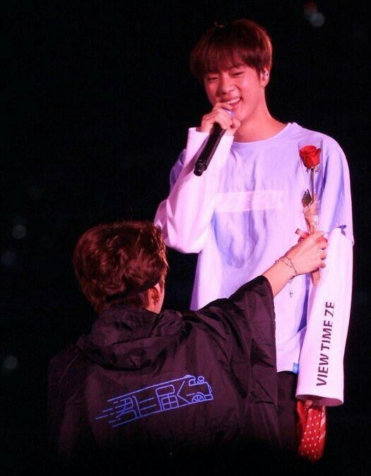 It’s been 4 years since the release of the MASTERPIECE "IT'S DEFINITELY YOU" by JIN & VSome phenomenal and remarkable achievements of TAEJIN'S 1ST EVER DUET SONG - a small thread  #4yearsWithItsDefinitelyYou  @BTS_twt