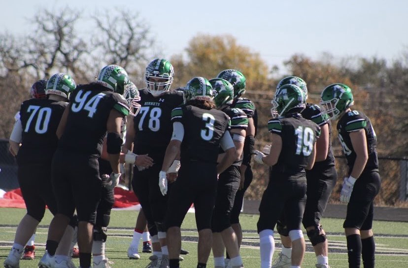 B_Gilbreath_52's tweet photo. so grateful to have been apart of this Azle team, with everything going on in the world we’ve overcame obstacles that most teams can’t say they have, to the seniors that have shaped me into the player and person i am today, i love and thank y’all💚 #greatestjourneyyet https://t.co/z8pbQFC3e2