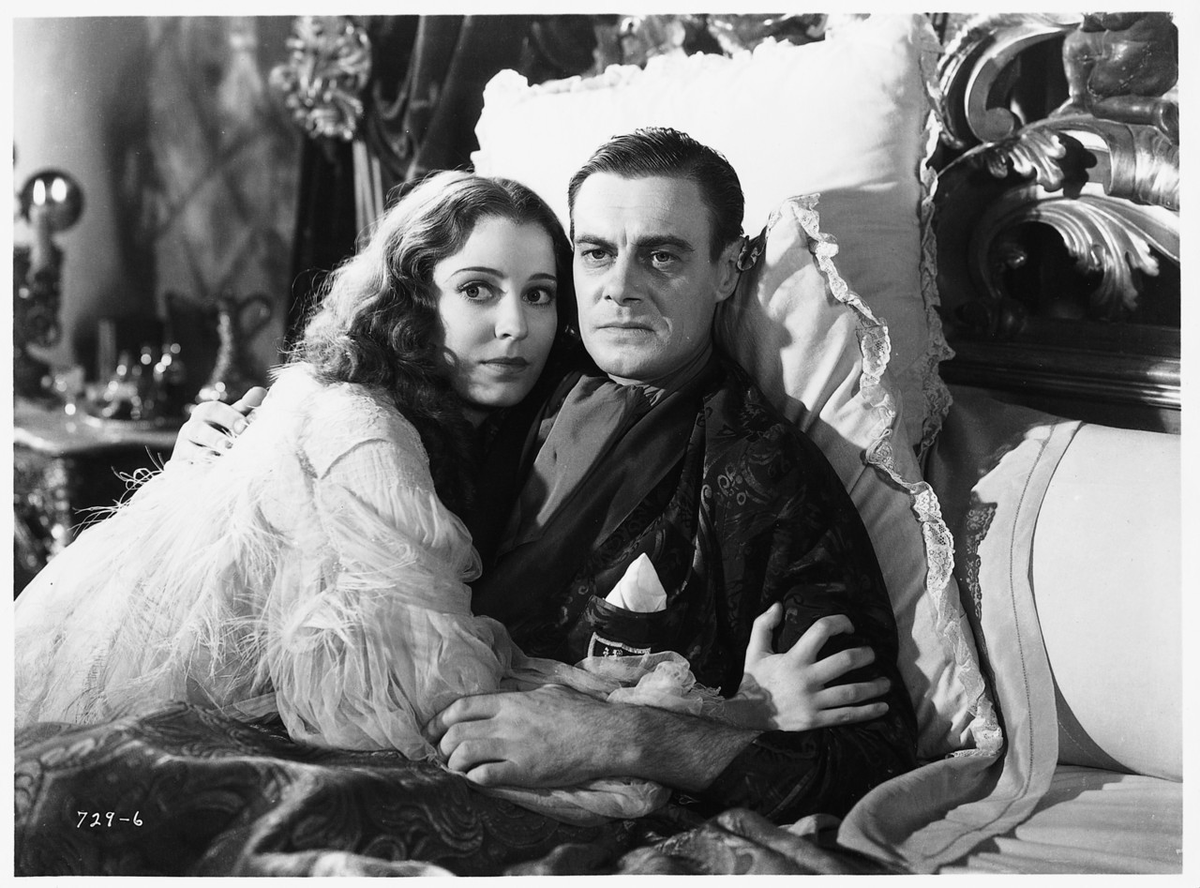 AlexVorkov's tweet photo. Publicity stills from THE BRIDE OF FRANKENSTEIN (1935) featuring Valerie Hobson alongside co-stars Ernest Thesiger,  Colin Clive, and Boris Karloff.
#HorrorMovies #UniversalClassics #Monsters #actresses https://t.co/9vGMb90IgM
