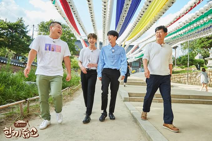 Setelah BTS mulai naik, menang billboard dan dapat pengakuan di Korea ada beberapa variety show yang aku suka. Pertama, Let's eat dinner, ini mcnya Kang Hodong dan Lee Kyung-kyu, ini mereka berdua termasuk senior di industri hiburan. Aku suka konsep acaranya sesuai sama Jin & JK.