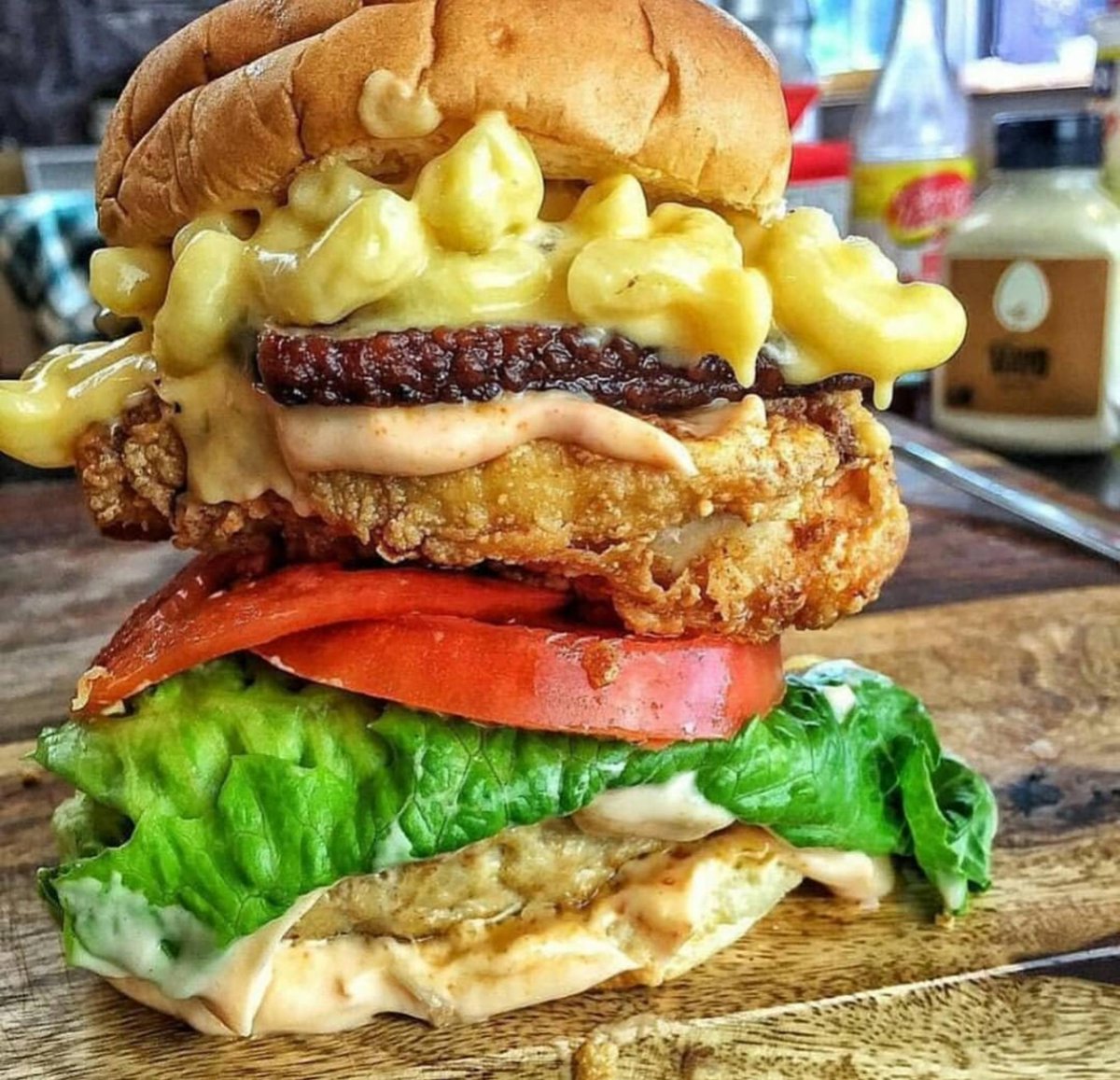 HalloweenYrRnd's tweet image. Hey Sheriff was this the million ingredient burger you were talking about?!
#KillerSaturday #SilentNight