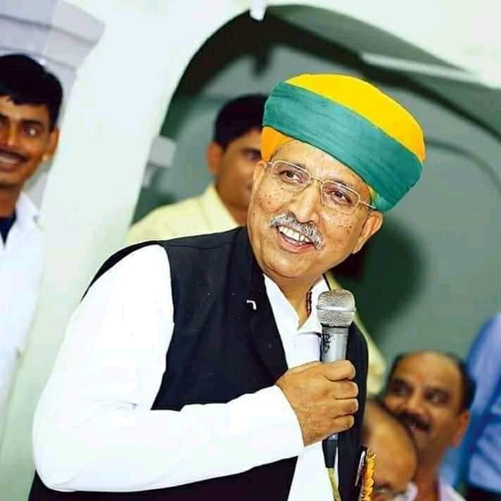 HIMTESHBARLA's tweet photo. केंद्रीय मंत्री बीकानेर सांसद समाज की शान आदरणीय #अर्जुनलाल_जी_मेघवाल को जन्मदिन की हार्दिक शुभकामनाएं https://t.co/gzYFXUyLQr