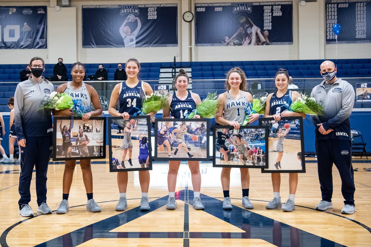 STAHawks's tweet image. Competing in a blue/white (gray?) scrimmage, the @STAHawksWBB team put on a show for friends, family and parents on Saturday after a Senior Day ceremony!

RECAP: saintanselmhawks.com/news/2020/12/1…

VIDEO: youtube.com/watch?v=bST-Ni…