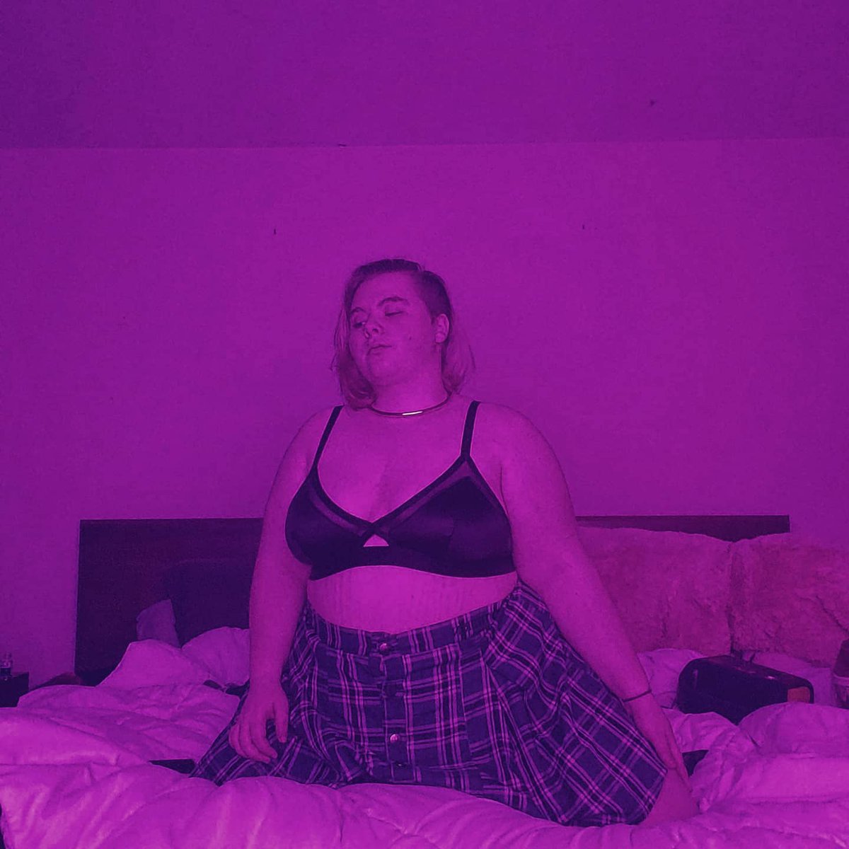 dirtykinkpanda's tweet photo. Who's this sassy bitch...🤔😊
Who can guess the color of my skirt? Its my hogwarts house skirt

#kinkcommunity #bodypositivity #Domsub https://t.co/d3LuscSNmv