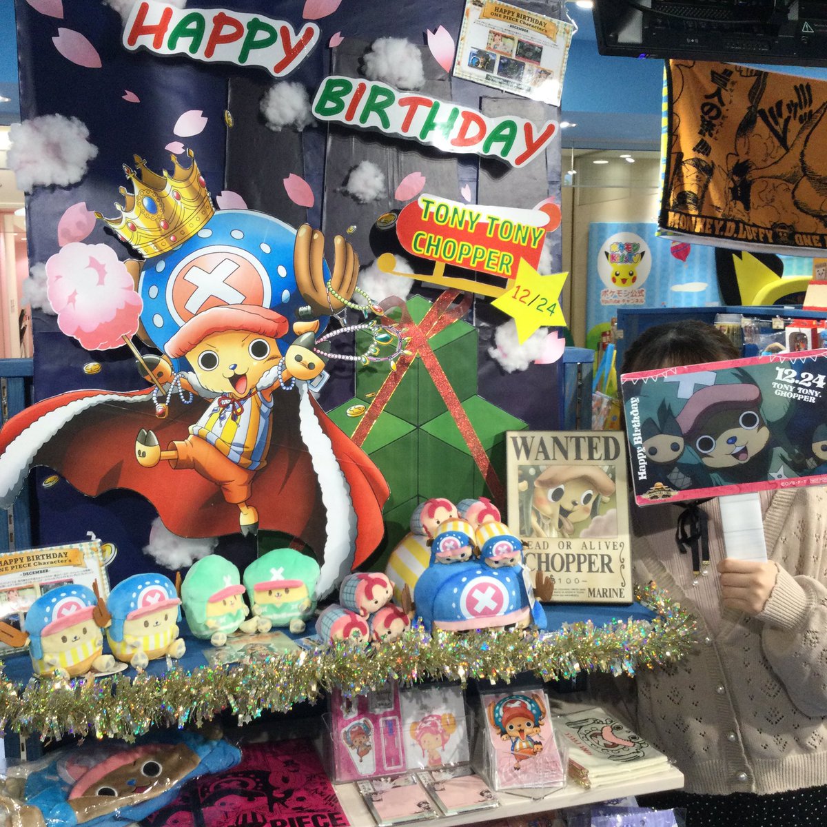 One Piece 麦わらストア池袋店 ご案内 麦わらストア池袋店では 12月のバースデーコーナーを展開中 お好きなキャラクターと撮影できる プロップスも設置しております バースデーキャンペーンも好評開催中 Onepiece 麦わらストア
