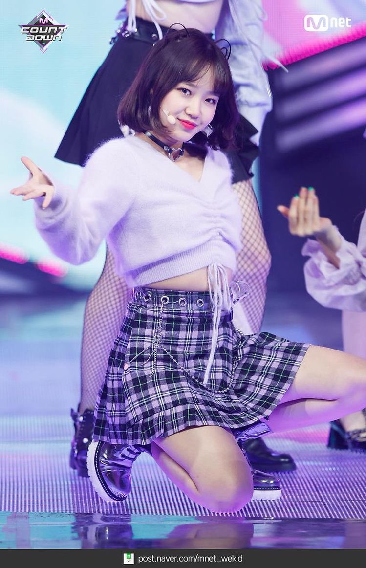 Same outfit different hair