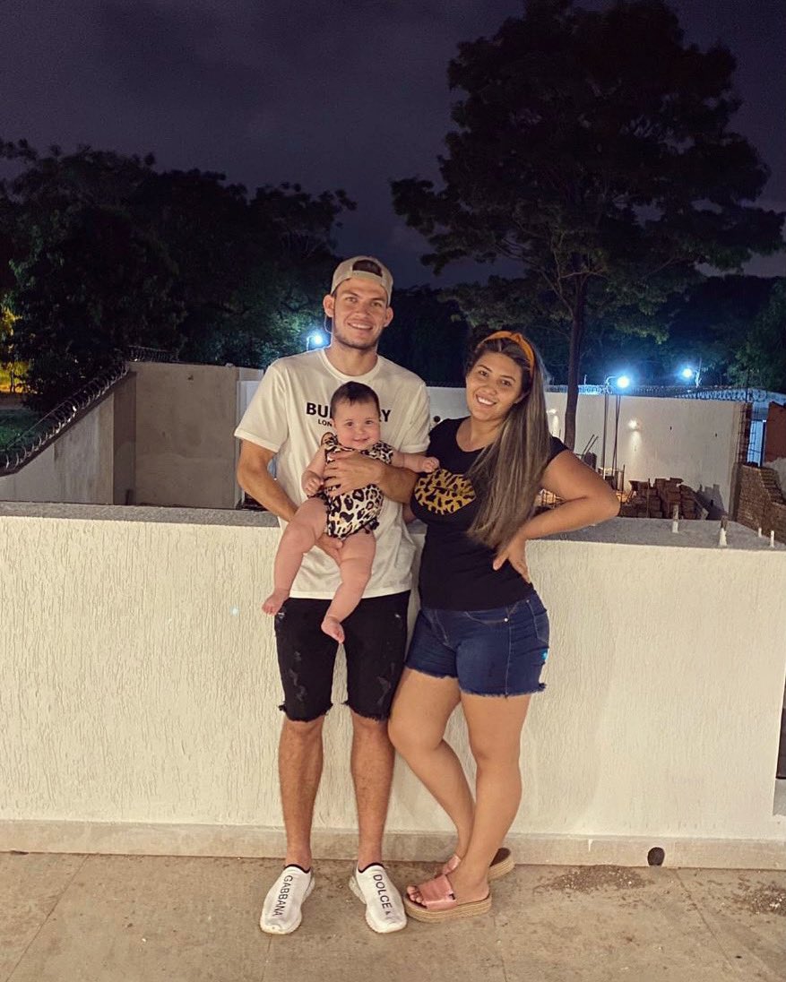 RodriBogarin10's tweet photo. Mi familia 🥰❤️ https://t.co/C8nv0xvO0V