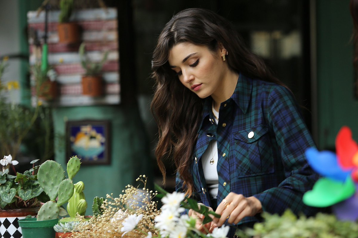 Now I will start this analysis describing a little bit the characters, starting with Eda #SenÇalKapımı  #EdSer