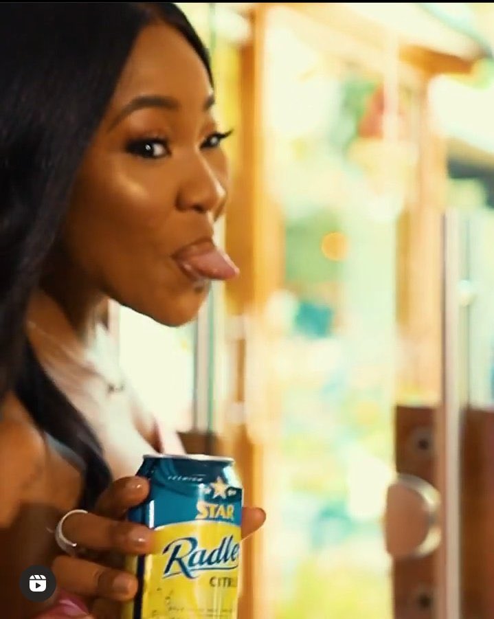 Busi58420542's tweet photo. I love how she'll be rocking that kuku hair while getting fit , late go cool off with star radler and Legend
Star Girl Erica⭐⭐⭐👑
#AllForErica #EricaXDeshapeables https://t.co/ZYQ2K4rqbz