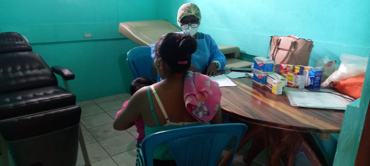 Acea551's tweet photo. Sábado diferente. Licenciadas Maribel Redonet y Ana Luisa González junto al equipo del CAIMI Livingston y Comando de la marina en jornada médica en aldea Sartoom unade las afectadas por las tormentas Eta e Iota. 
#BMC Izabal Guatemala
# Cubasolidaria
#Cubacoopera https://t.co/uIyl1PAvim