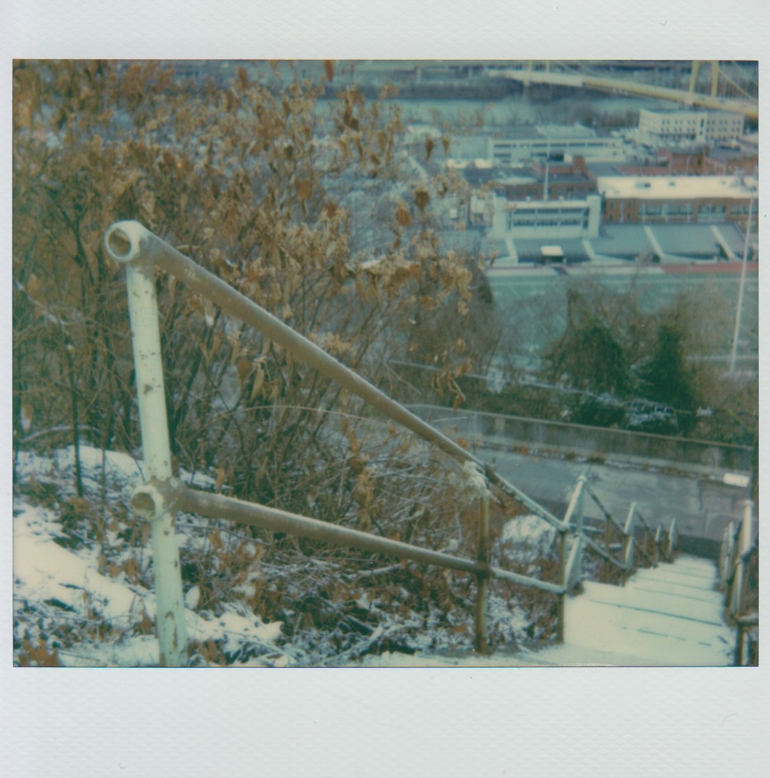 lzurowski's tweet photo. I see footprints on the stairs, and it makes me happy to know I wasn’t the first person to stand here today. #Pittsburgh #citysteps #SouthsideSlopes Visit 226 12/19/18 Photos + story: https://t.co/DnADeD0y01 https://t.co/frkHKAYXSv